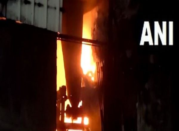 Bhiwandi Fire Videos: Blaze Erupts at Maharashtra Dying Factory Due to Boiler Blast, No Casualties Reported