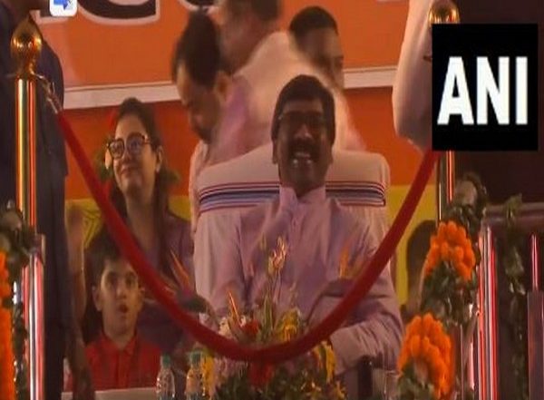 India News | Ranchi: Jharkhand CM Hemant Soren Attends Ravan Dahan Programme at Morabadi Ground