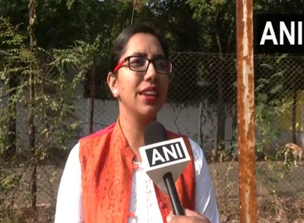 India News | MP: Former Dy Collector Nisha Bangre Meets MP Congress Chief Kamal Nath in Chhindwara