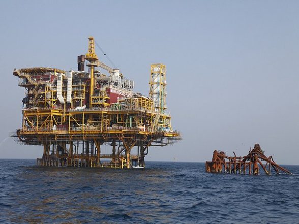 Business News | Energy Crossroads: The Pinnacle and Peril of Peak Oil - Vimarsana News