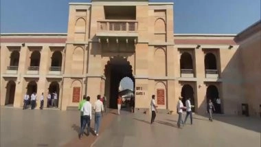 India News | Kashi Vishwanath Temple to Stay Open During Sutak Kaal Period of Lunar Eclipse