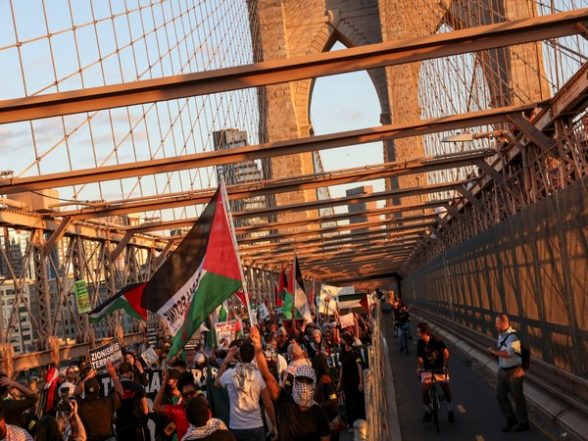 World News | Pro-Palestinian Protesters Hold March Across World, Calling for Ceasefire