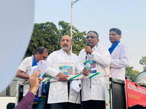 India News | Delhi Doctors Stage Protest over Various Demands Including Better Working Conditions - Vimarsana News