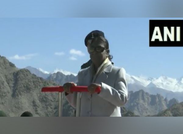 Ladakh Foundation Day 2023: President Droupadi Murmu Arrives in Leh; to Attend Formation Day Celebrations of Union Territory (See Pics and Video)