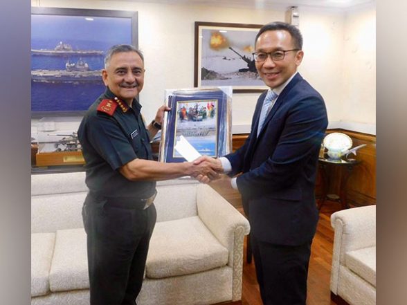 World News | CDS Chauhan, Singapore's Permanent Secy Reaffirm Bilateral Defence Ties - Vimarsana News