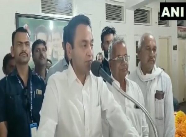 India News | Congress MP Nakul Nath Announces Invitation for Swearing-in Ceremony of Kamal Nath Ahead of Madhya Pradesh Assembly Polls