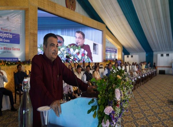 India News | Nitin Gadkari Inaugurates, Lays Foundation of 26 National Highway Projects Worth Rs 17,500 Crore in Guwahati