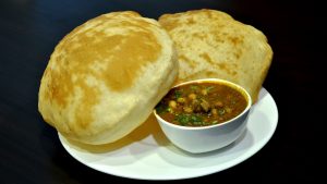 social-viral-‘2 Plates Kyun?’: Hapur Wife Confronts Husband After Finding Him With Chole Bhature for Girlfriend (Video)