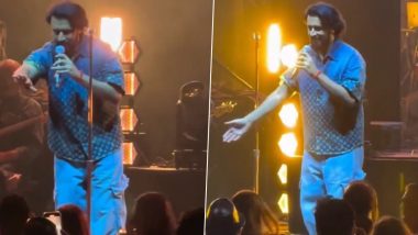 Atif Aslam Pauses Concert Mid-way as Fans Throw Money at Him, Says Donate It, Don't Show Disrespect (Watch Video)