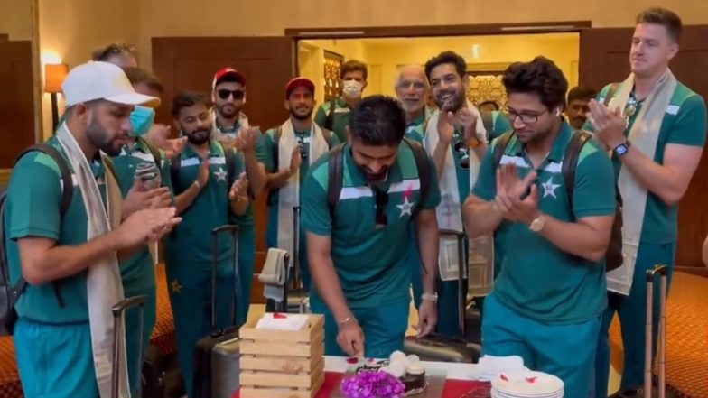 Babar Azam Celebrates His 29th Birthday With Mohammad Rizwan, Imam-ul-Haq and Other Pakistan Teammates At Team Hotel in Bengaluru, Video Goes Viral!