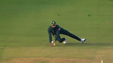 Oops! Pakistan Captain Babar Azam Drops Easy Catch of Steve Smith at Slip During AUS vs PAK ICC Cricket World Cup 2023 Match (Watch Video)