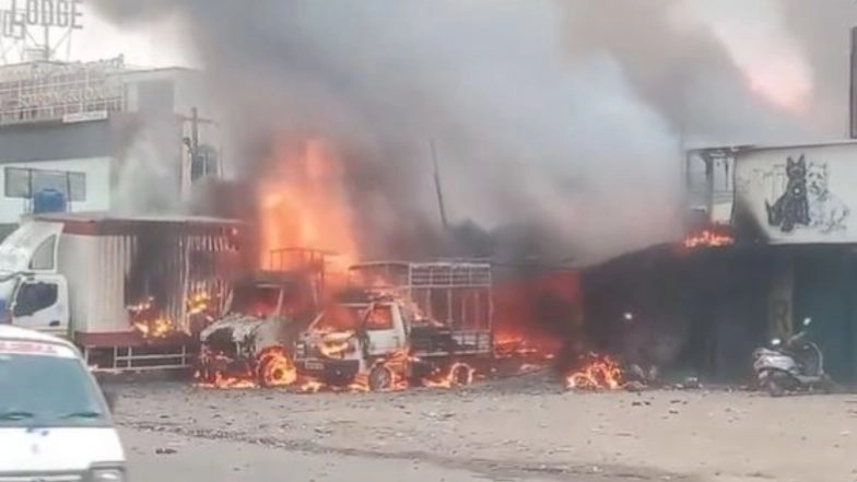 Bengaluru Fire: 12 Dead After Massive Blaze Erupts at Firecracker Store in Attibele, CM Siddaramaiah Expresses Grief (Watch Video)