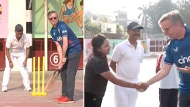 British High Commissioner to India Alex Ellis Playing Cricket With Students of Prerna Girls School in Lucknow (Watch Video)