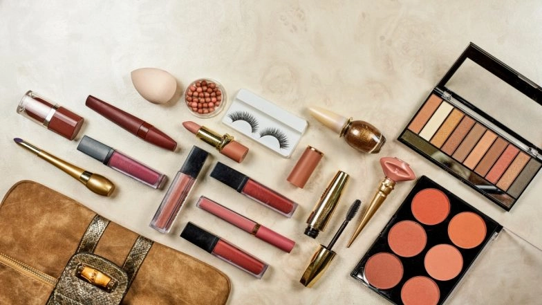 Karwa Chauth 2023 Gifts for Daughter-in-Law: From Beauty Products To Dry Fruits, 5 Sweet Gift Ideas for Your Bahu