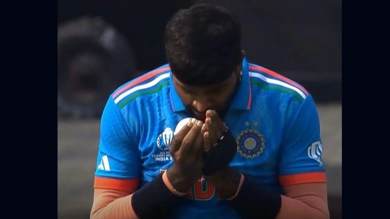 Mantra on the Ball! Fans React As Hardik Pandya Whispers to the Ball, Takes Wicket On Next Delivery During IND vs PAK CWC 2023
