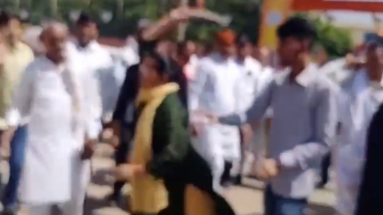 Rajasthan Assembly Elections 2023: Heated Altercation Unfolds Outside BJP Office in Jaipur After Former BJP MLA Jayaram Jatav’s Daughter Hits Brother With Slippers Over Poll Ticket, Videos Surface