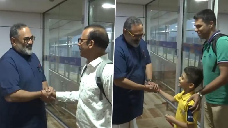 ‘Operation Ajay’: First Flight Carrying 212 Indian Nationals From Israel Lands in Delhi, Returnees Received by Rajeev Chandrasekhar (Watch Video)