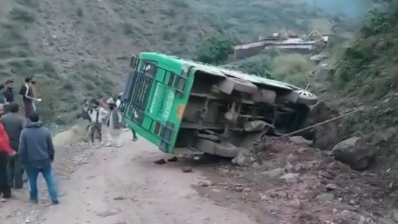 Jammu and Kashmir Bus Accident: Six Devotees Injured After Minibus en Route Mata Mehrada Shrine Turns Turtle in Udhampur (Watch Video)