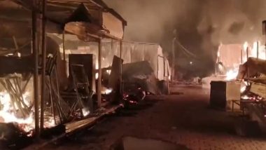 Uttar Pradesh Fire: Massive Blaze Erupts in Kath Bazar Area in Firozabad, 24 Shops Gutted (Watch Video)