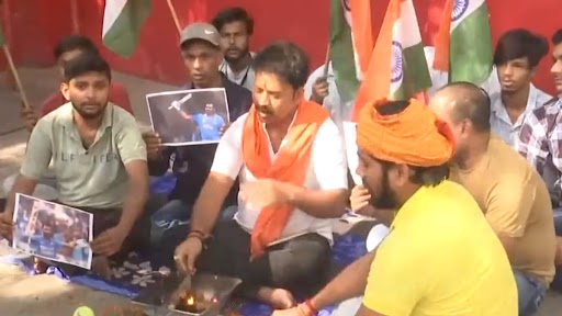 Indian Cricket Fans Perform 'Havan' Ahead of IND vs ENG ICC World Cup 2023 Match in Lucknow (Watch Video)