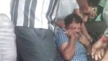 Karnataka: Jeweller Thrashed for Misbehaving With Minor Girl On Pretext of Talking to Her in Tarikere, Video Goes Viral