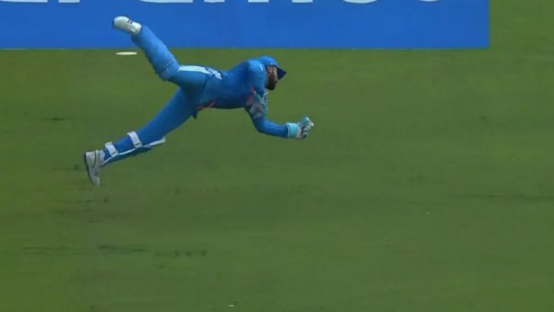 What a Catch! KL Rahul Pulls Off Sensational One-Handed Effort To Dismiss Mehidy Hasan Miraz During IND vs BAN ICC Cricket World Cup 2023 Match (Watch Video)