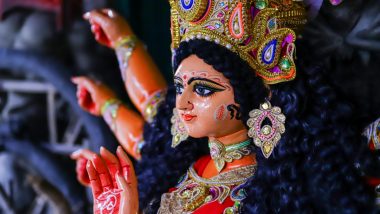 Durga Puja 2023 Songs: Mata Ke Bhajan by Lakhbir Singh Lakha To Celebrate the Auspicious Festival of Navratri (Watch Videos)