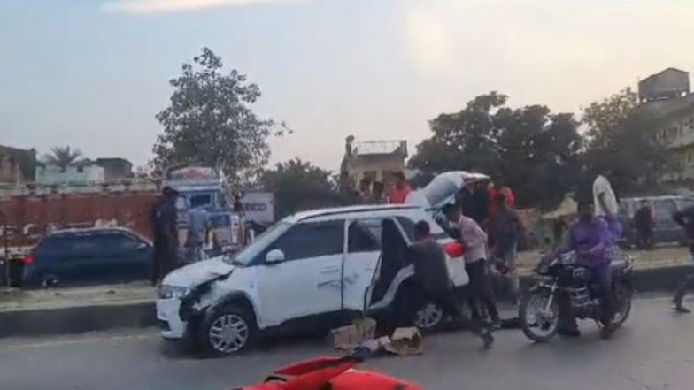 Bihar: Car Carrying Liquor Bottles Meets With Accident in Gaya, People Rush to Steal Alcohol After Mishap (Watch Video)