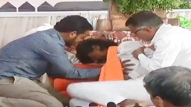 Maratha Quota: Manoj Jarange-Patil Collapses Due to Weakness; Gets Up To Slam Maharashtra CM Eknath Shinde; Then Sips Some Water (Watch Video)