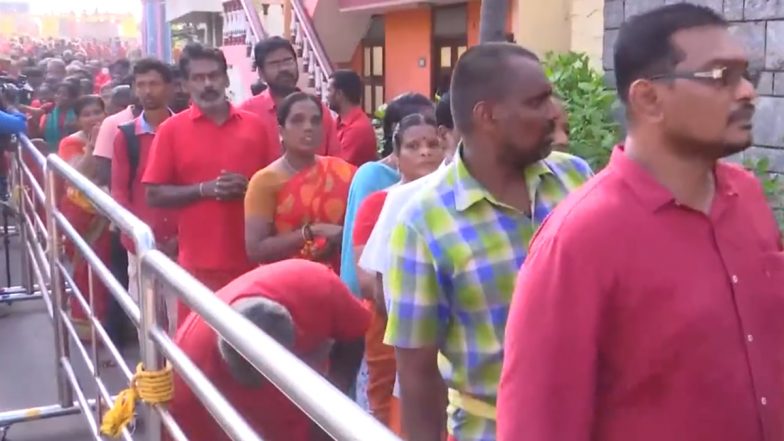 Melmaruvathur Bangaru Adigalar Dies: People Break Down in Tears as They Arrive to Pay Last Respects to Spiritual Guru in Tamil Nadu's Chengalpattu District (Watch Video)