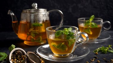 Moroccan Mint Tea Recipe Video: How To Make Maghrebi Mint Tea at Home? Easy Steps To Make This Brew Packed With Minerals