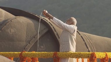 Rashtriya Ekta Diwas 2023: PM Narendra Modi Pays Tribute to Sardar Vallabhbhai Patel at Statue of Unity in Gujarat (Watch Video)