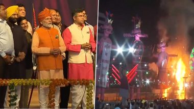 Ravan Dahan by PM Narendra Modi Video: Prime Minister Burns Ravana Effigy in Delhi's Dwarka on Dussehra 2023