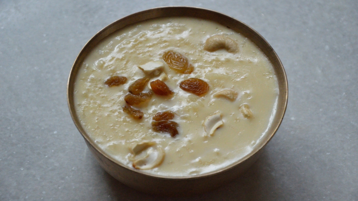 Food News Kojagiri Purnima 2023 Kheer Recipe Video Easy Recipe To Make Kheer For Sharad 4613