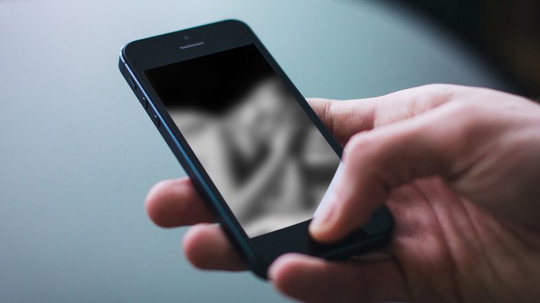 Nude Video Call Scam in Haryana: Rohtak Man Receives WhatsApp Call Showing Naked Girl Dancing, Duped of Rs 2.21 Lakh in Sextortion