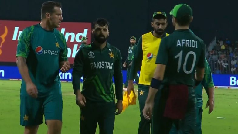 Shadab Khan Walks-Off the Field After Getting Hit On Head During PAK vs SA ICC Cricket World Cup 2023 Match