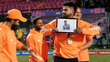 Shreyas Iyer Wins ‘Fielder of the Day' Medal for Taking Devon Conway’s Catch During IND vs NZ ICC Cricket World Cup 2023 Match