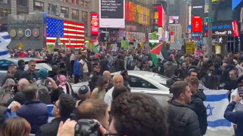 Israel, Palestine Supporters Come Face-to-Face at Times Square in New York City Amid Clashes Between Hamas and Israeli Forces (Watch Video)