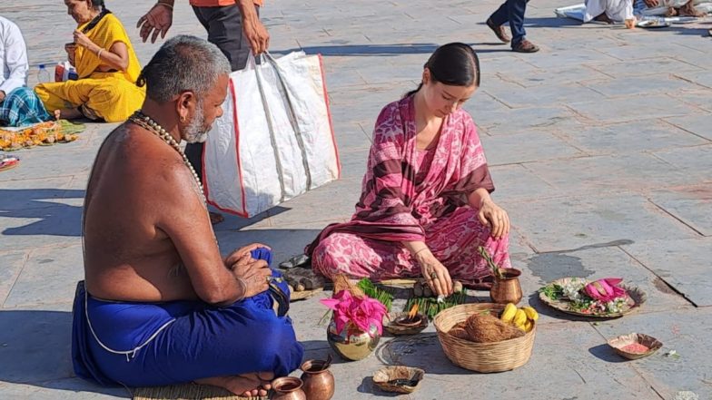 Bihar: Ukrainian Woman Performs ‘Pind Daan’ of Her Parents and Others Who Were Killed in Russia-Ukraine War