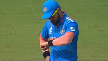 Mohammad Rizwan Takes Time to Face First Ball, Virat Kohli Reacts by Looking at 'Imaginary Watch' During IND vs PAK CWC 2023; Video Goes Viral