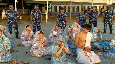 Bihar: 12 German Nationals, Including 11 Women Offer ‘Pind Daan’ at Falgu River in Gaya District