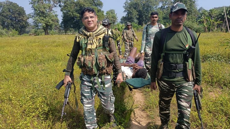 Chhattisgarh Assembly Election 2023: CRPF Personnel Rescue Villager Injured in IED Blast in Bijapur During Second Phase of Polling (See Pic)