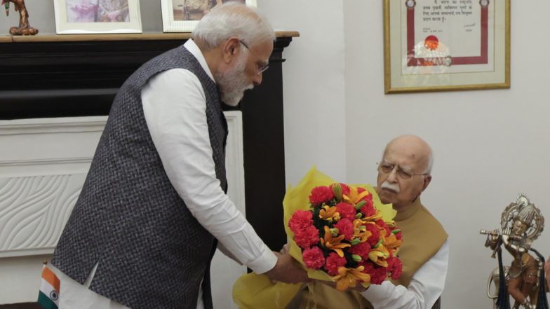 LK Advani Birthday 2023: PM Narendra Modi Visits Veteran BJP Leader's Residence, Wishes Him as He Turns 96 (See Pics and Video)