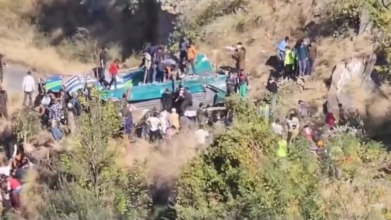 Kashmir Bus Accident: Several People Feared Dead After Bus, Travelling From Kishtwar to Jammu, Falls Into Deep Gorge in Doda (Watch Video)