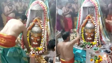 Uttarkashi Tunnel Collapse: Special Prayers at Mahakaleshwar Temple in Ujjain for Safety of 41 Workers Trapped Inside Silkyara Tunnel (Watch Video)