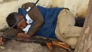 Uttar Pradesh: Drunk Cop Found Unconscious with Official Rifle on Roadside in Lucknow, Pic Goes Viral