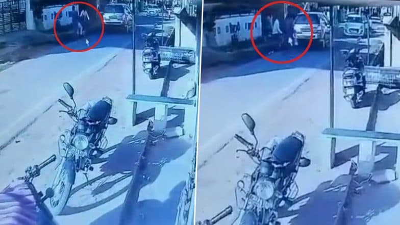 Karnataka Shocker: 23-Year-Old School Teacher Kidnapped in Broad Daylight in Hassan, CCTV Video Surfaces