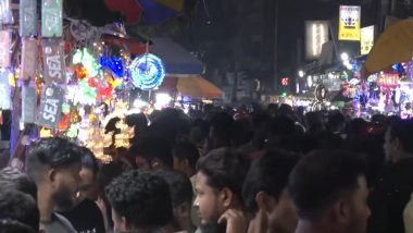 Diwali 2023: Markets in West Bengal’s Kolkata Witness Huge Crowd on Occasion of Deepavali Festival (Watch Video)