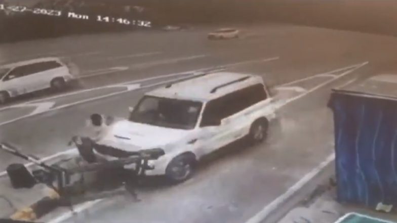 Uttar Pradesh Road Accident: Speeding SUV Hits Toll Plaza Worker, Tosses Him Several Metres Away in Saharanpur, Driver Detained (Watch Video)