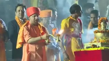 Ayodhya Deepotsav 2023: CM Yogi Adityanath Leads Deepotsav Aarti in Ayodhya Amidst Grand Celebrations (Watch Video)